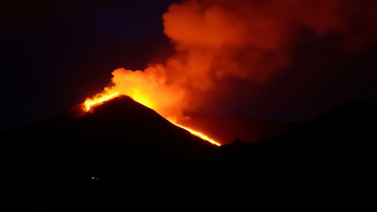 Etna opět chrlí lávu: Erupce rozsvítila noční oblohu a zvýšila letecký poplach