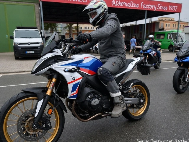 MotoGP Brno: Prezident Petr Pavel přijel na vlastní motorce a odstartoval hlavní závod