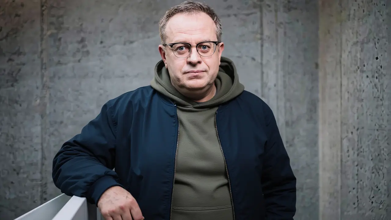 Od moderátora k poučníkovi: Co plánuje?