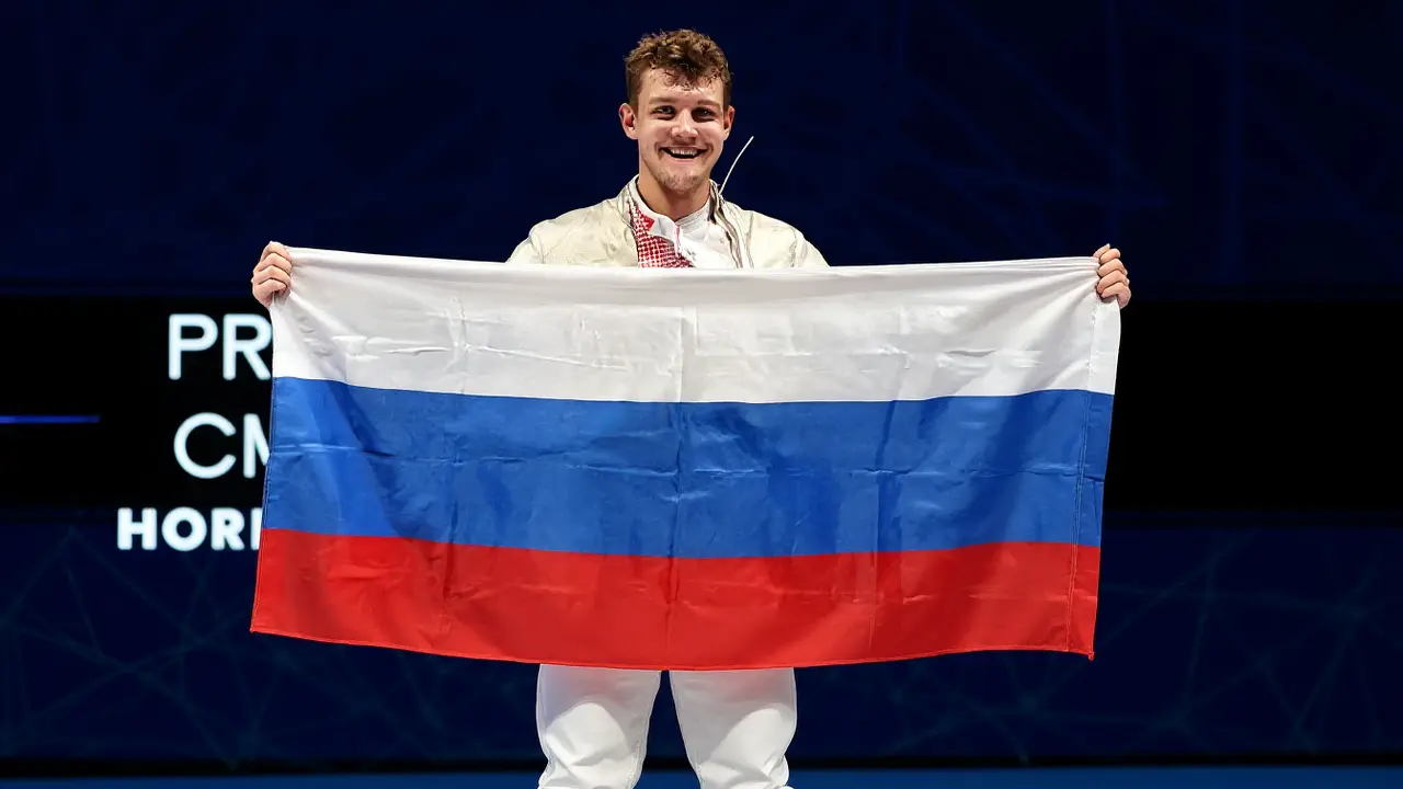 Rusko slaví šermířské zlato s hymnou. Ukrajina bojuje v Haagu