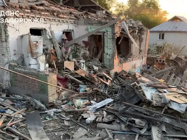 Ukrajina zasáhla terminál v Rostově. Rusové zabili člověka v Záporoží