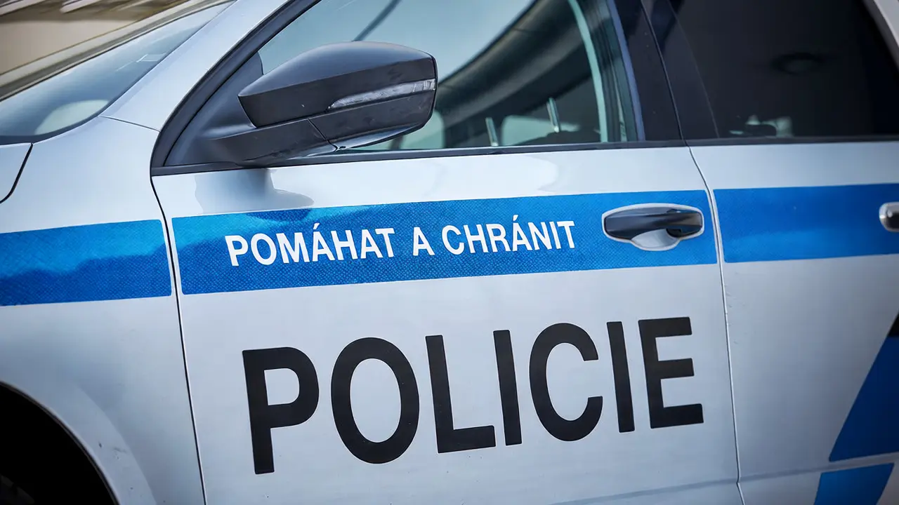 Tragédie v Žacléři: Tříletý chlapec zemřel po pádu ze stožáru