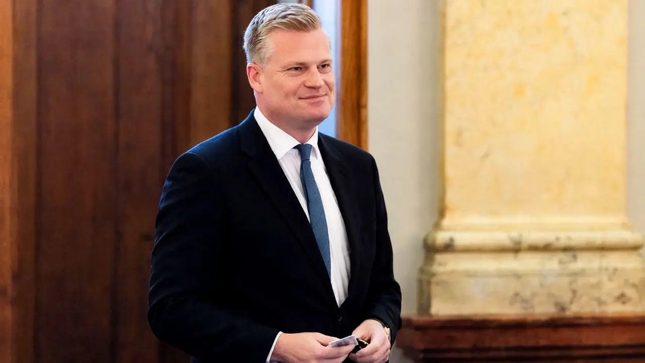Ústavní soud nařídil Babišovi pustit Pavla na summit NATO